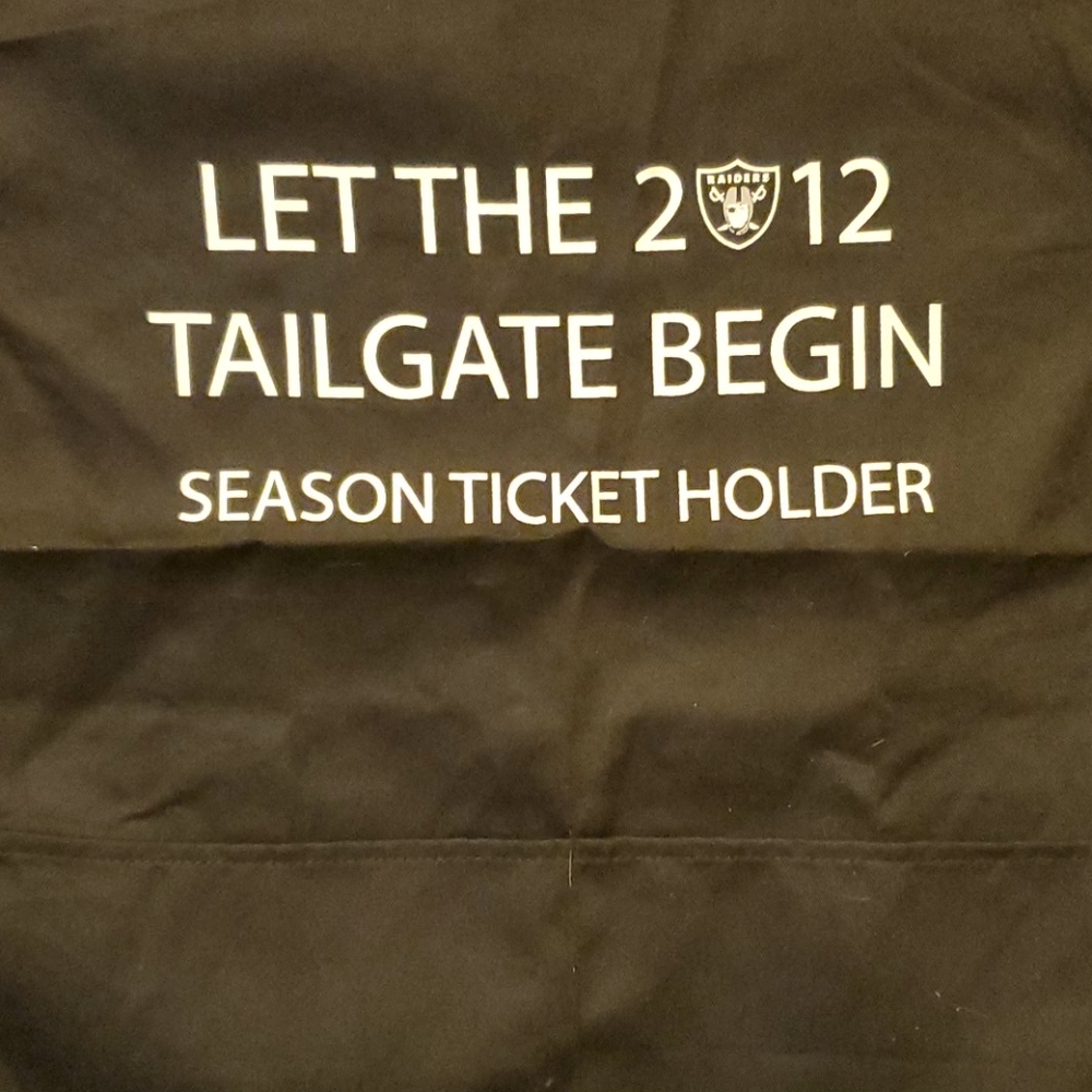 FINAL MARKDOWN- Oakland Raiders Tailgate Apron